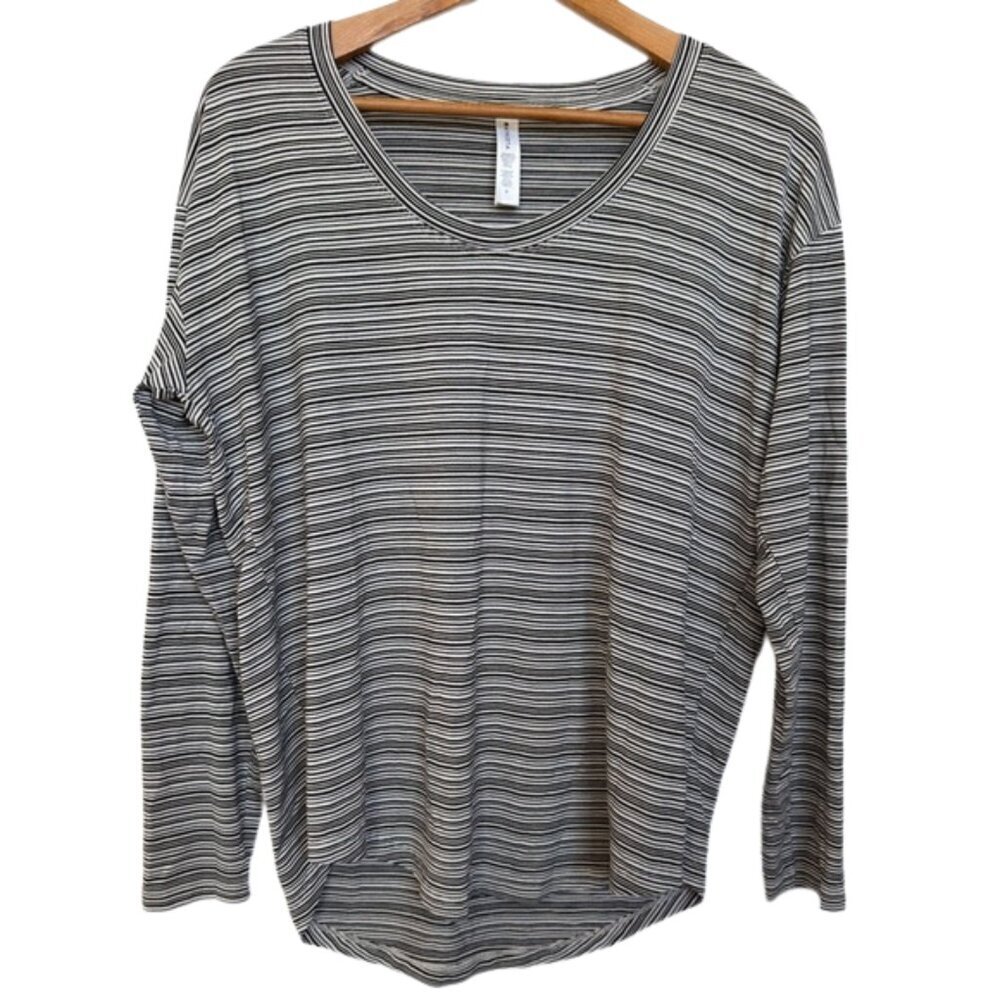 Athleta Cloudlight Stratus Striped Top Size M White Black Long Sleeve Scoop